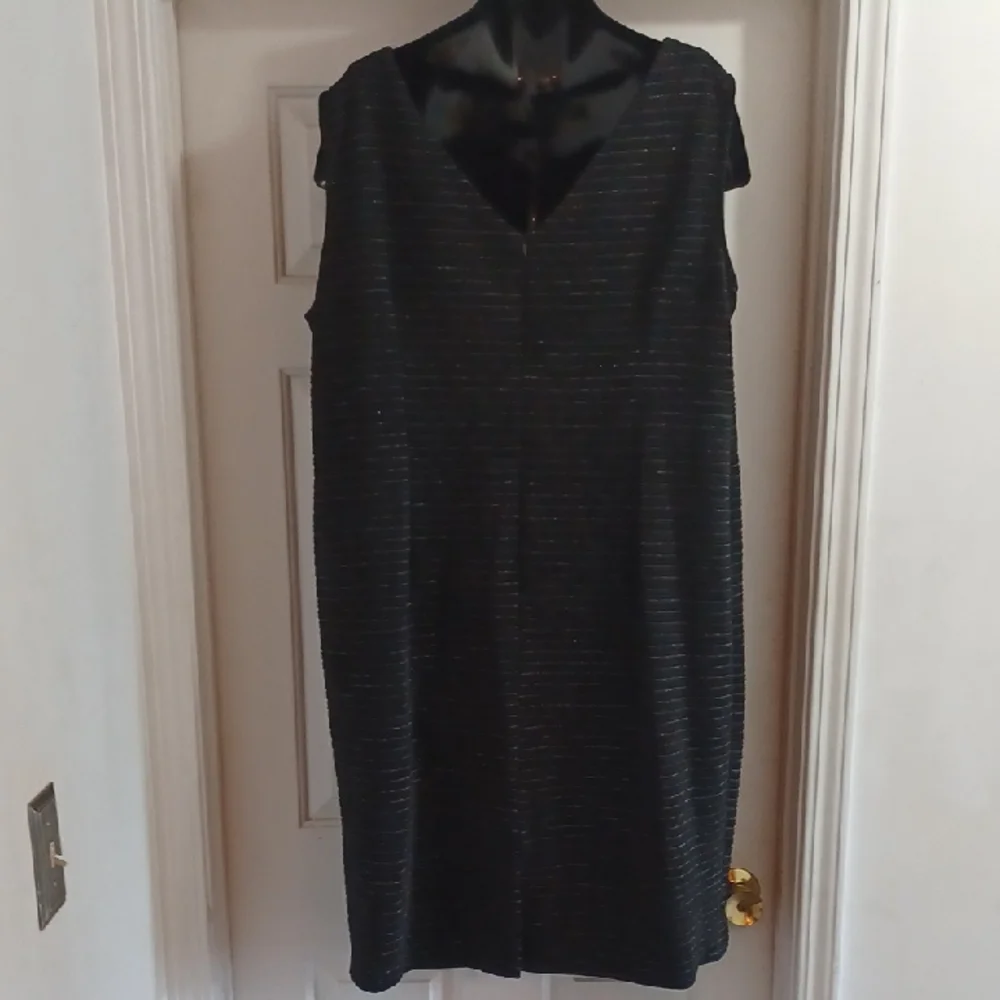 Brianna Milay Chic Black Sleeveless Dress with Chain Detail, 24W - Picture 8 of 10